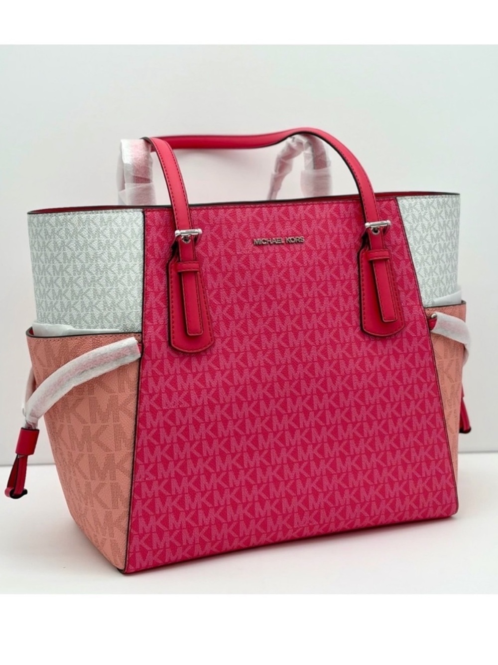 MICHAEL KORS Voyager Large
Color-Block Signature Logo Tote Shoulder Bag HIBISCUS